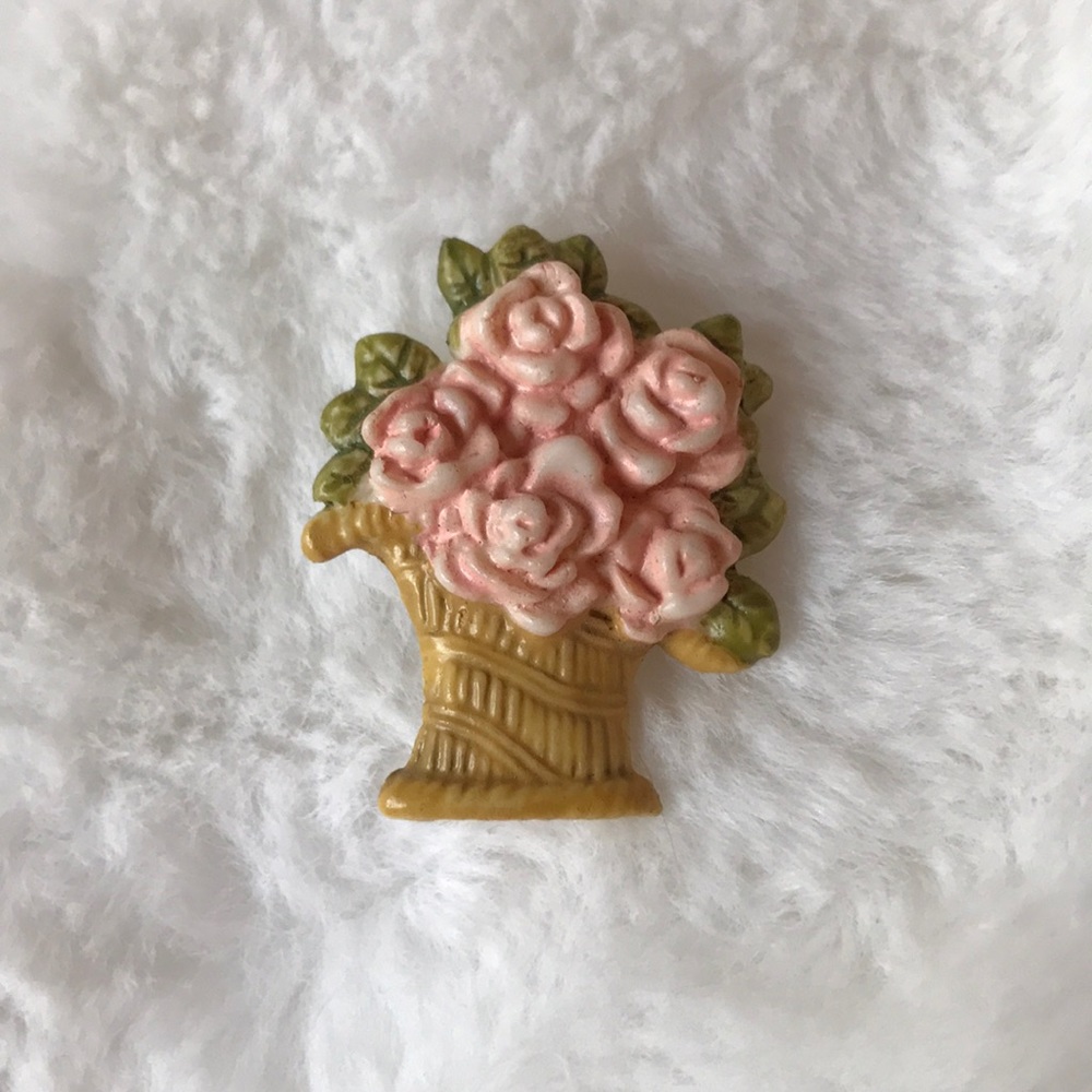Vintage Pink Roses Bouquet Pin